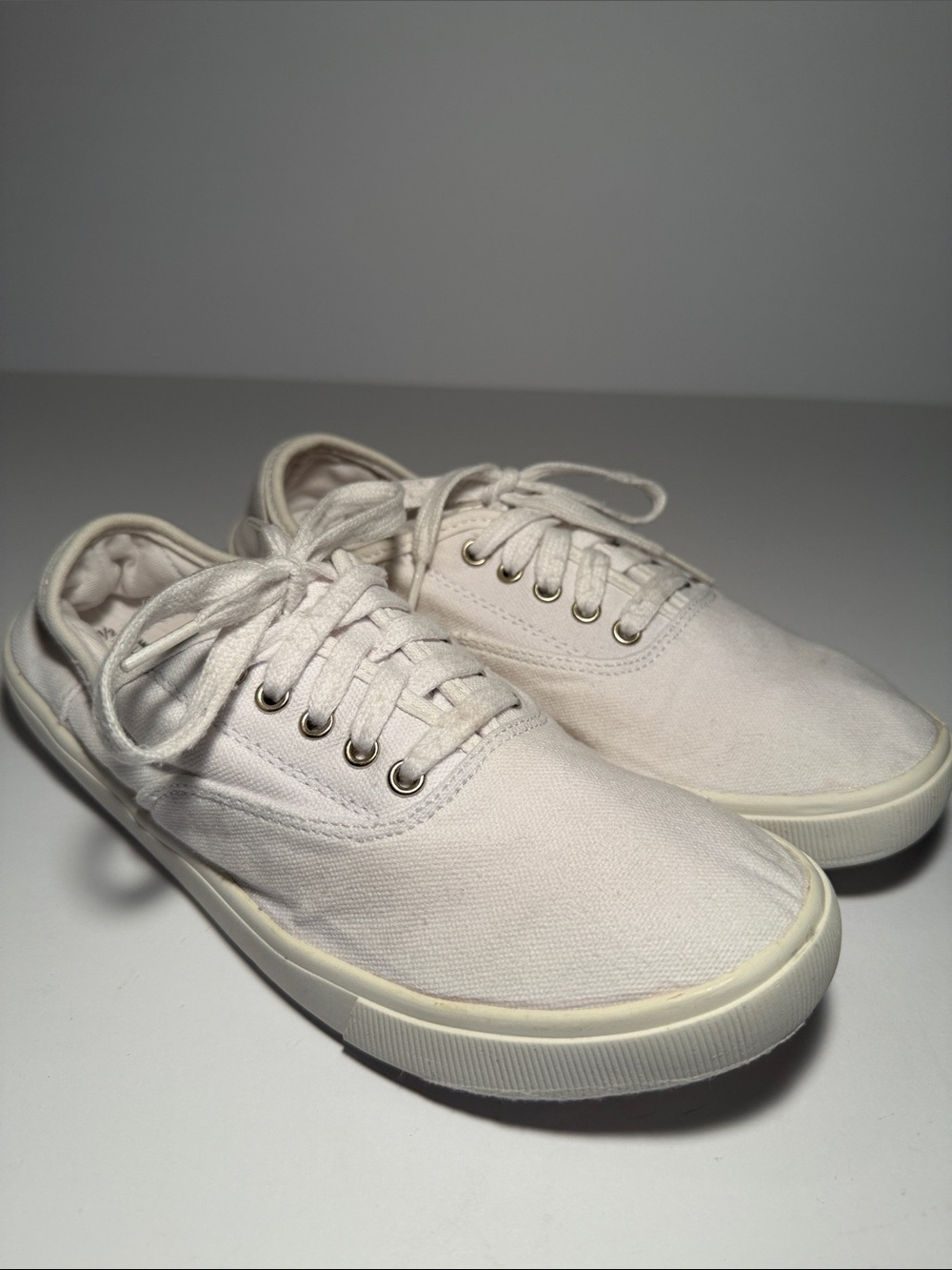 Time and Tru Cream Canvas Lace-Up Sneakers